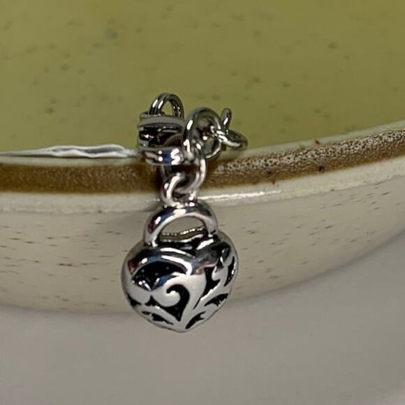NEW Lia Sophia Silvertone Heart Bracelet - Picture 3 of 3